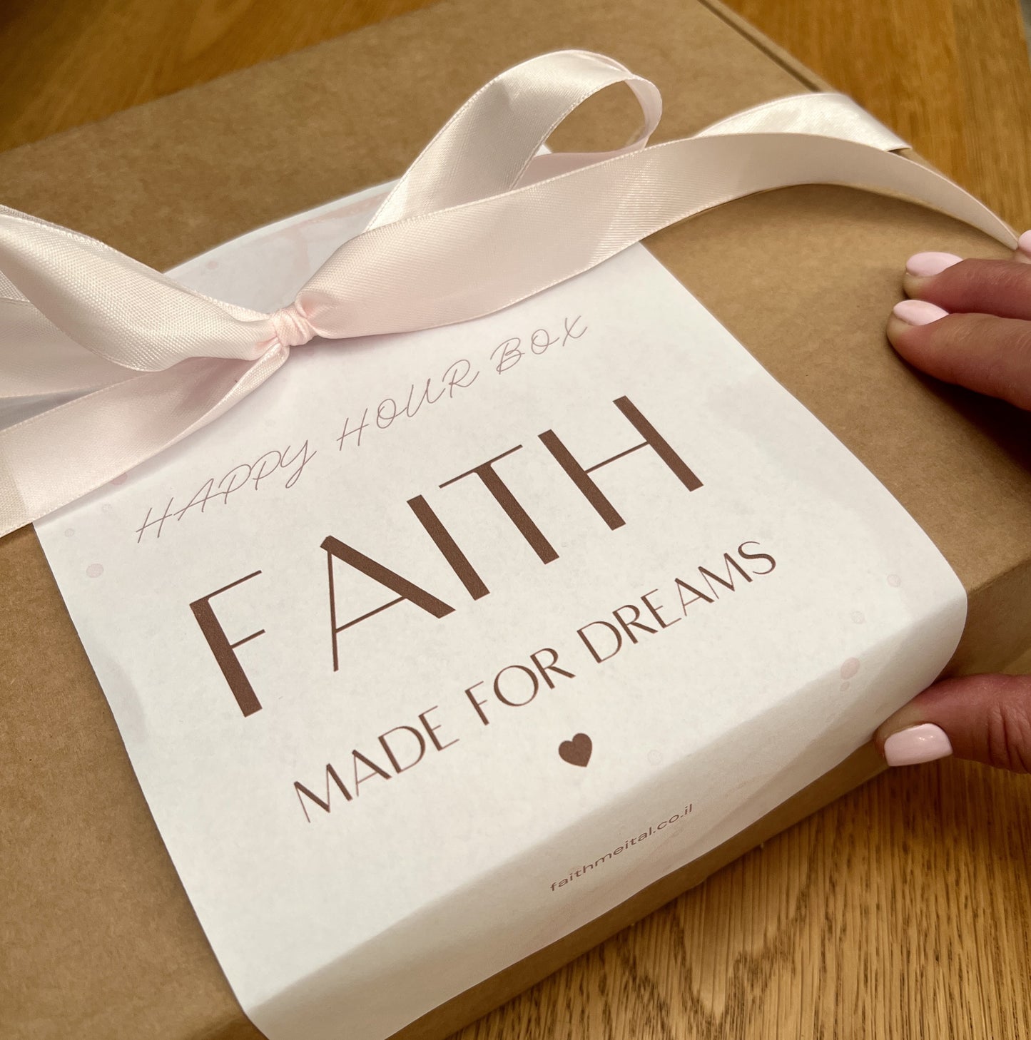 קופסה לחיבורים ופאן - HAPPY HOUR FAITH BOX
